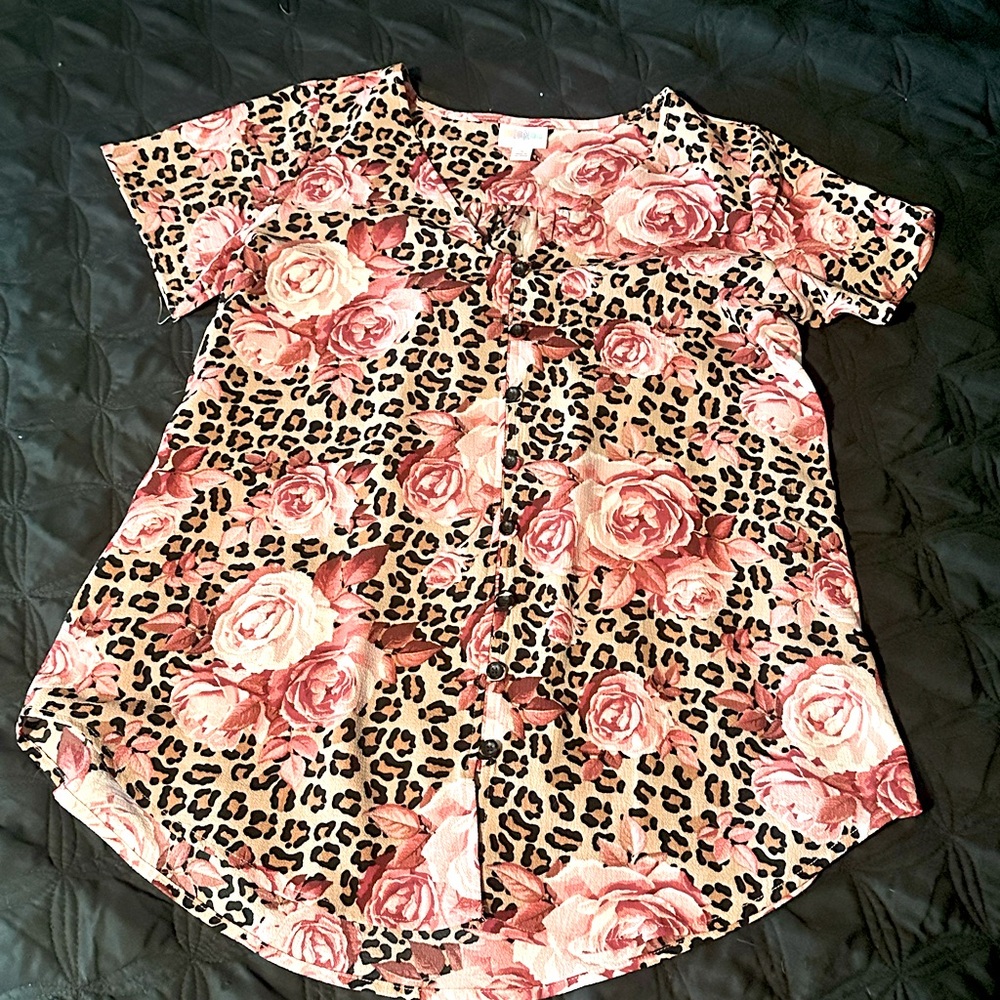 Small Lularoe Shannah button down top - leopard print with pink roses